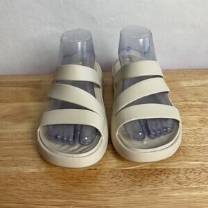 Crocs Womens Getaway Strappy Sandals Ivory Crush Womens size 8